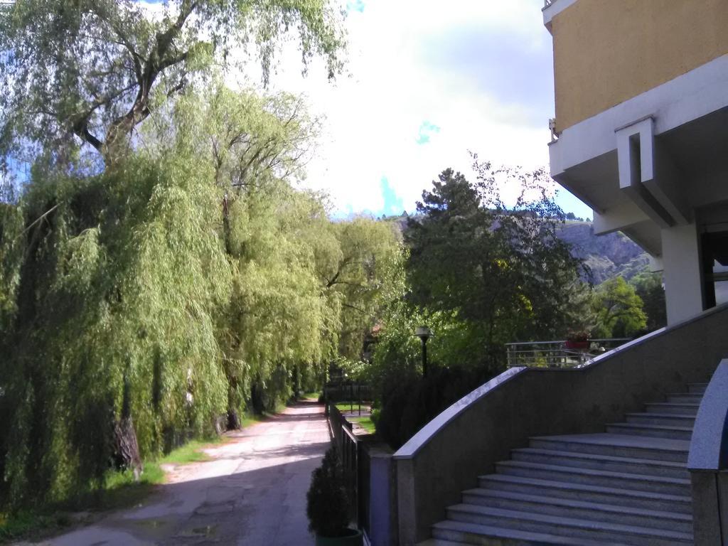 Hotel Dinara Livno Esterno foto