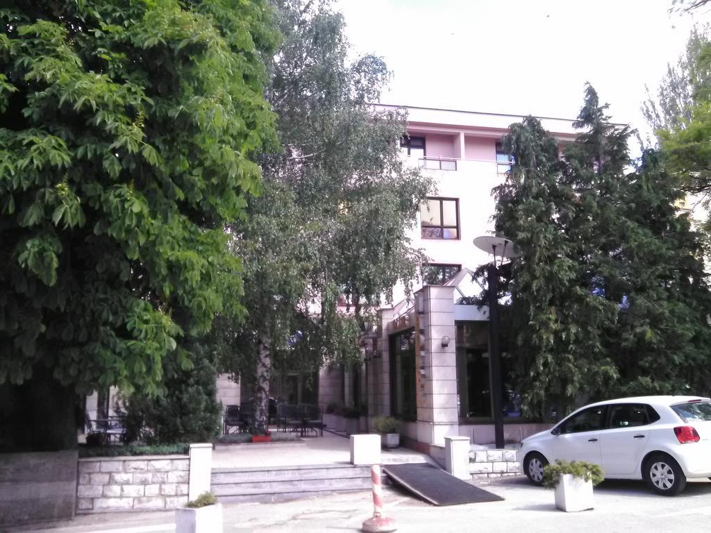 Hotel Dinara Livno Esterno foto