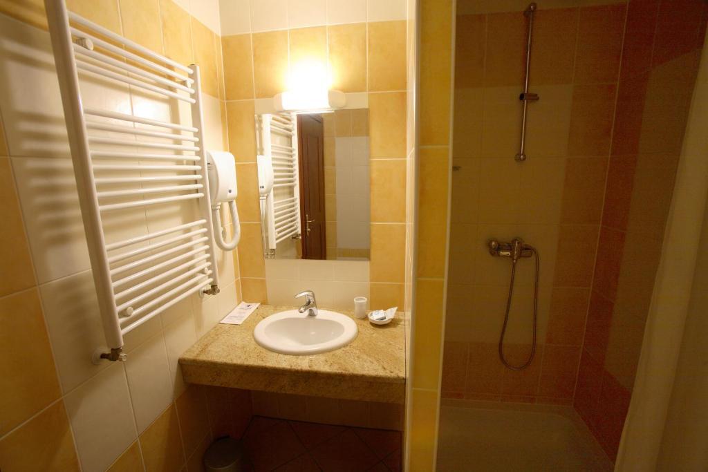 Hotel Dinara Livno Esterno foto