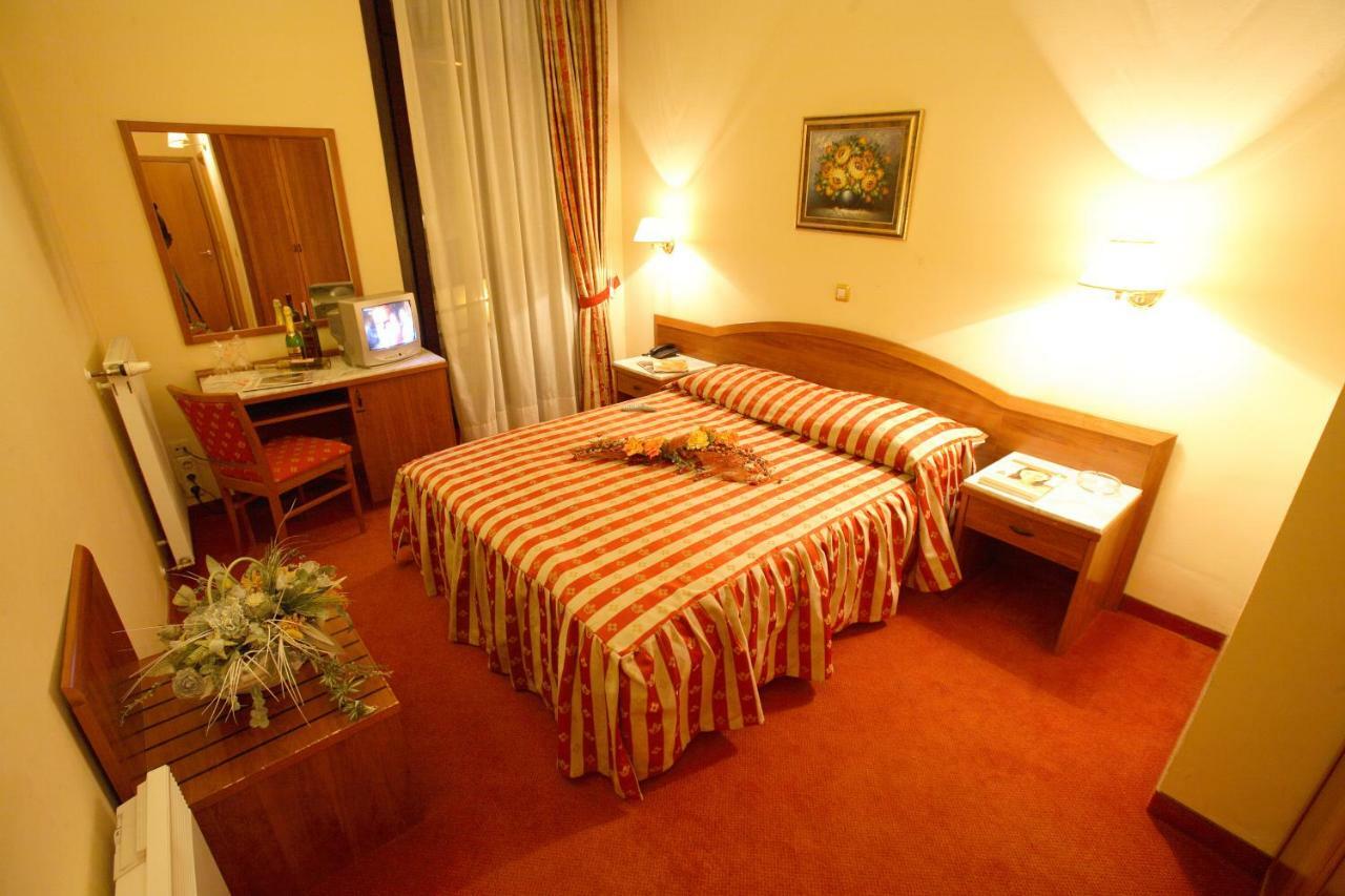 Hotel Dinara Livno Esterno foto